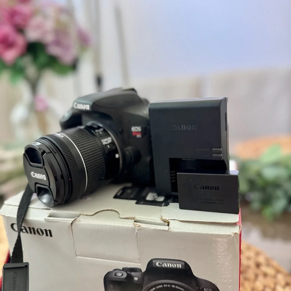 Canon EOS Rebel T7i DSLR Camera | Excellent Condition + Lens Included